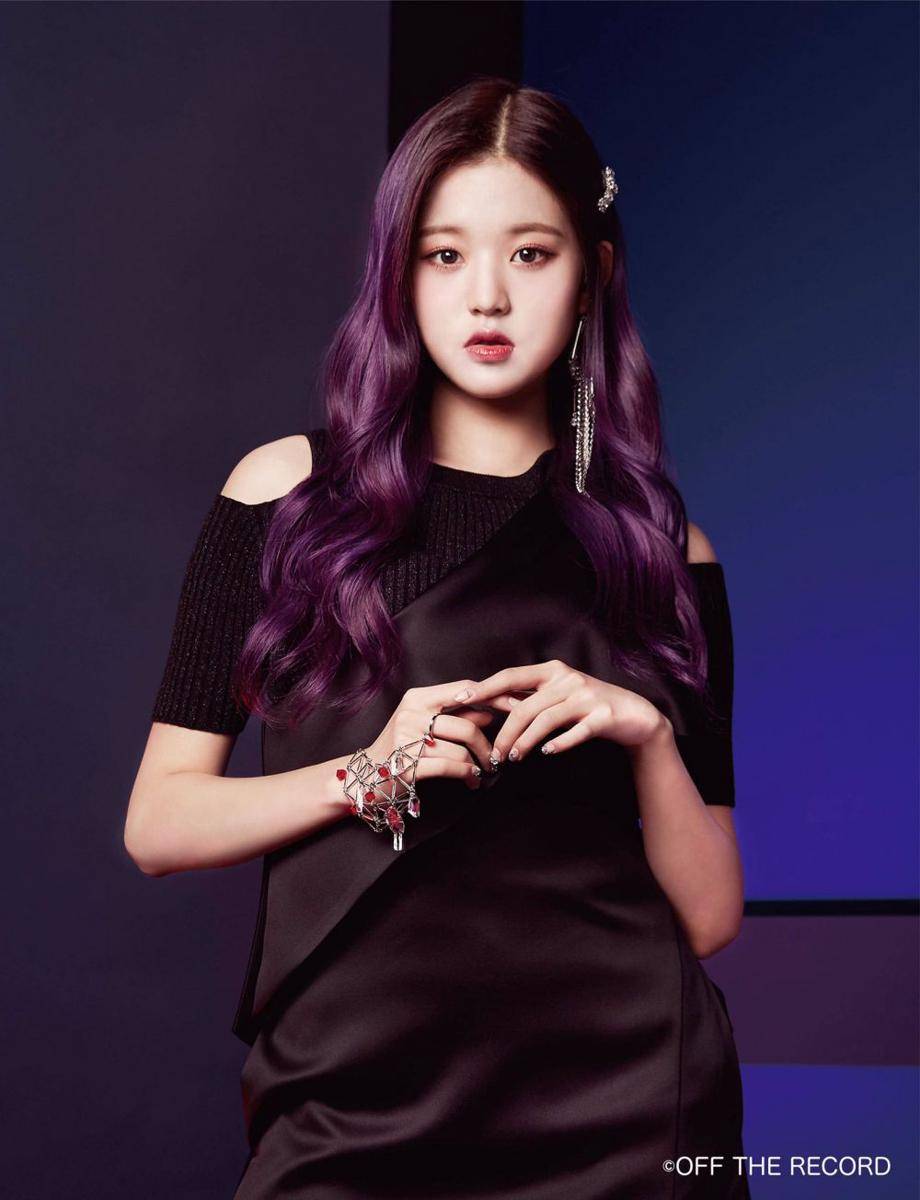 twitter.com/official_izone