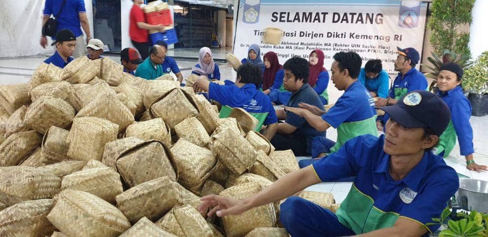 Kebutuhan Besek Bambu Tinggi, Khofifah Dorong UMKM Tingkatkan Produksi