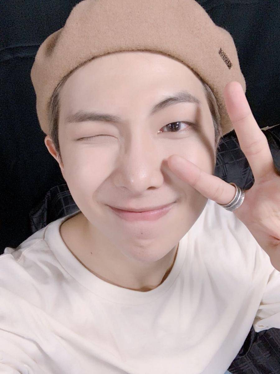 twitter.com/BTS_twt