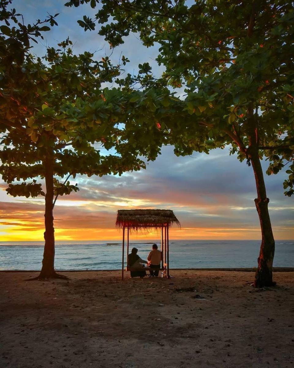 Pantai Ujung Genteng Sukabumi: Rute Lokasi & Harga Tiket