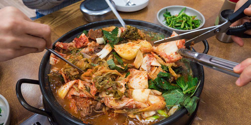 5 Reality Show Ini Bisa Nambah Pengetahuanmu tentang Makanan Korea