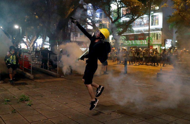 Versace Minta Maaf Usai Sebut Hong Kong sebagai Negara Merdeka