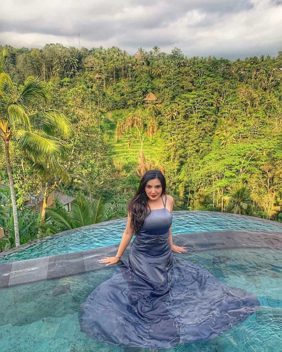 Ashanty & 5 Artis yang Dikritik Netizen karena Berpose di Kolam Renang