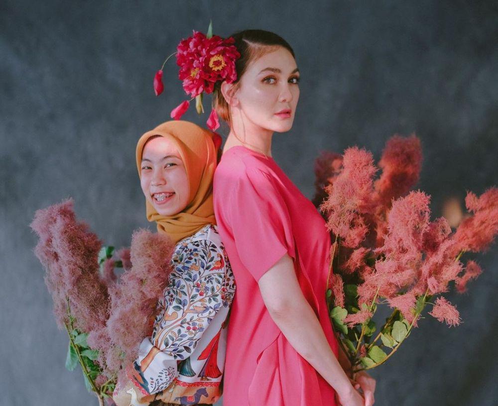 Bak Saudara, Inilah 10 Potret Kedekatan Luna Maya & Asisten Pribadinya