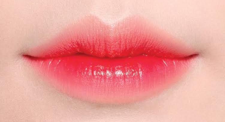 Bibir Hitam? Ini 5 Trik Biar Ombre Lips Terlihat Natural