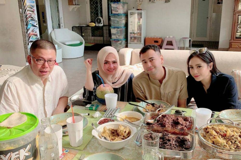 Menikah Sejak 2017, Ini 10 Momen Kebersamaan Rieta Amilia dan Suami