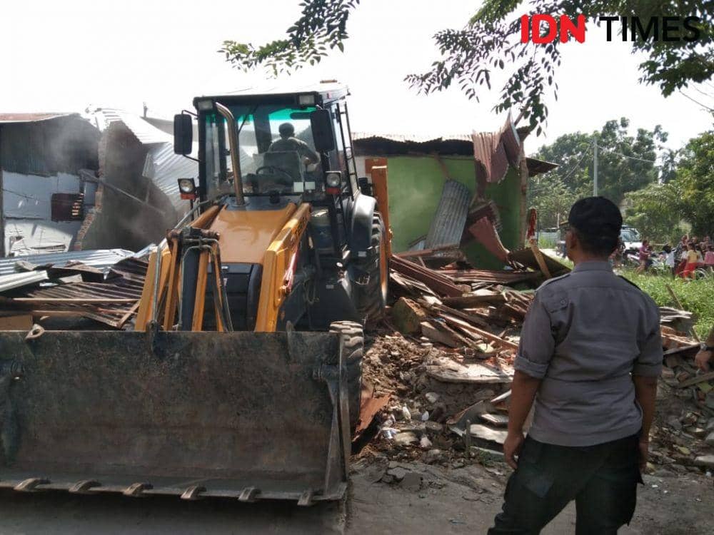 Diduga Tempat Transaksi Narkoba, 2 Rumah di Jermal Dirobohkan Polisi