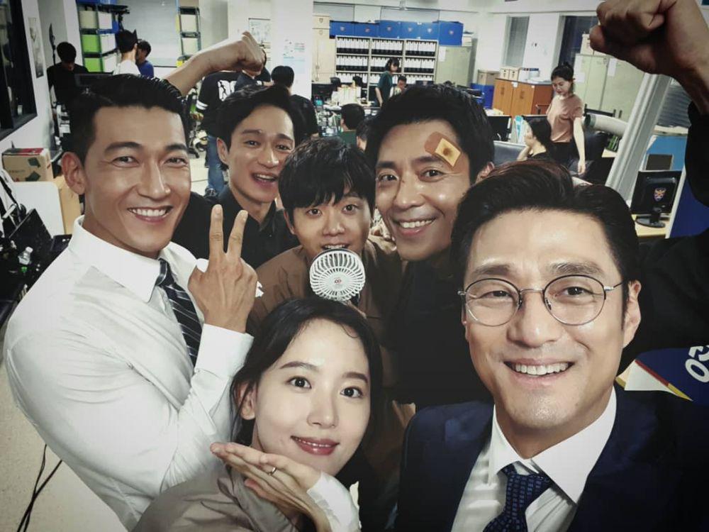 10 Potret Keseruan Behind The Scene KDrama 'Designated Survivor'