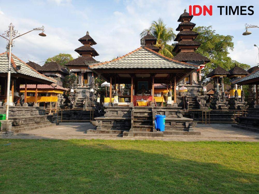 Tempat Ida Ayu Nyoman Rai lahir dekat dengan Pura Bale Agung (IDN Times/Vanny El Rahman)