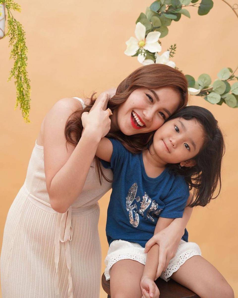 instagram.com/ayutingting92