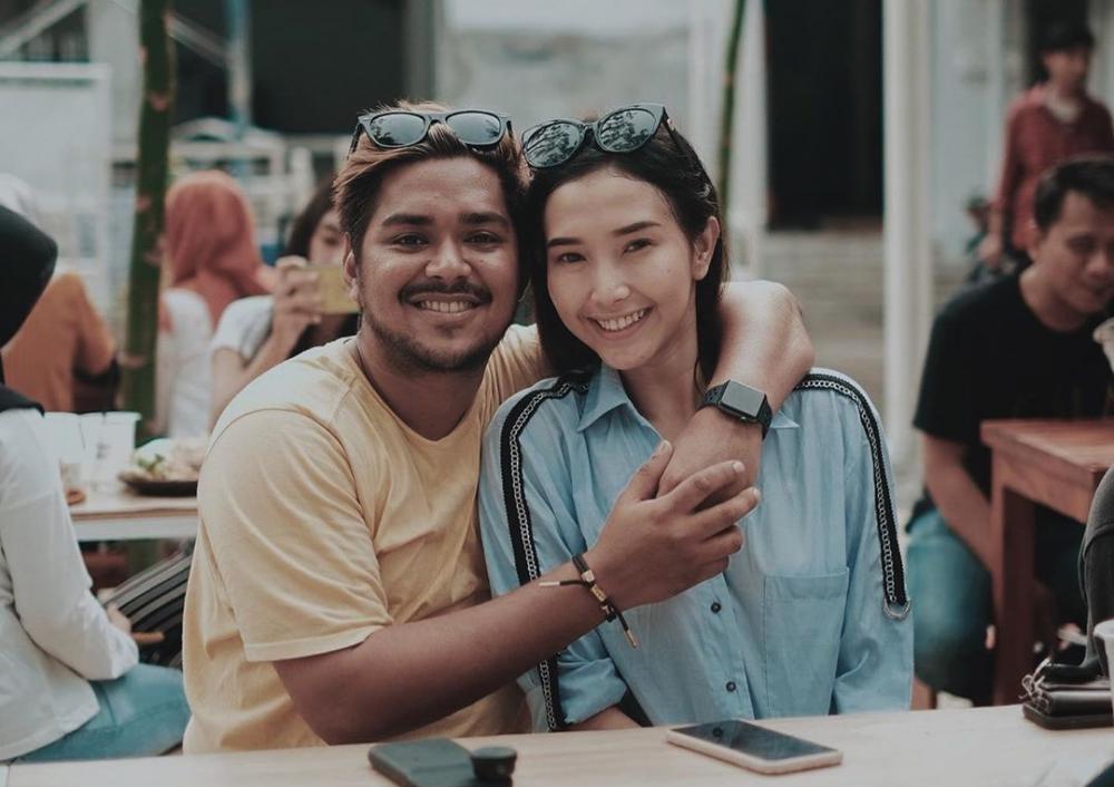 10 Potret Kemesraan Abdul 'Idol' dan Pacar, Sedang Kasmaran Nih!