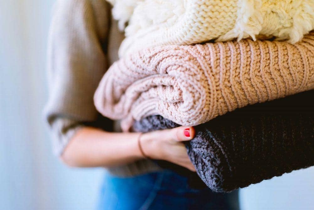 5 Cara Mudah Merawat Sweater agar Tetap Awet dan Gak Mudah Melar