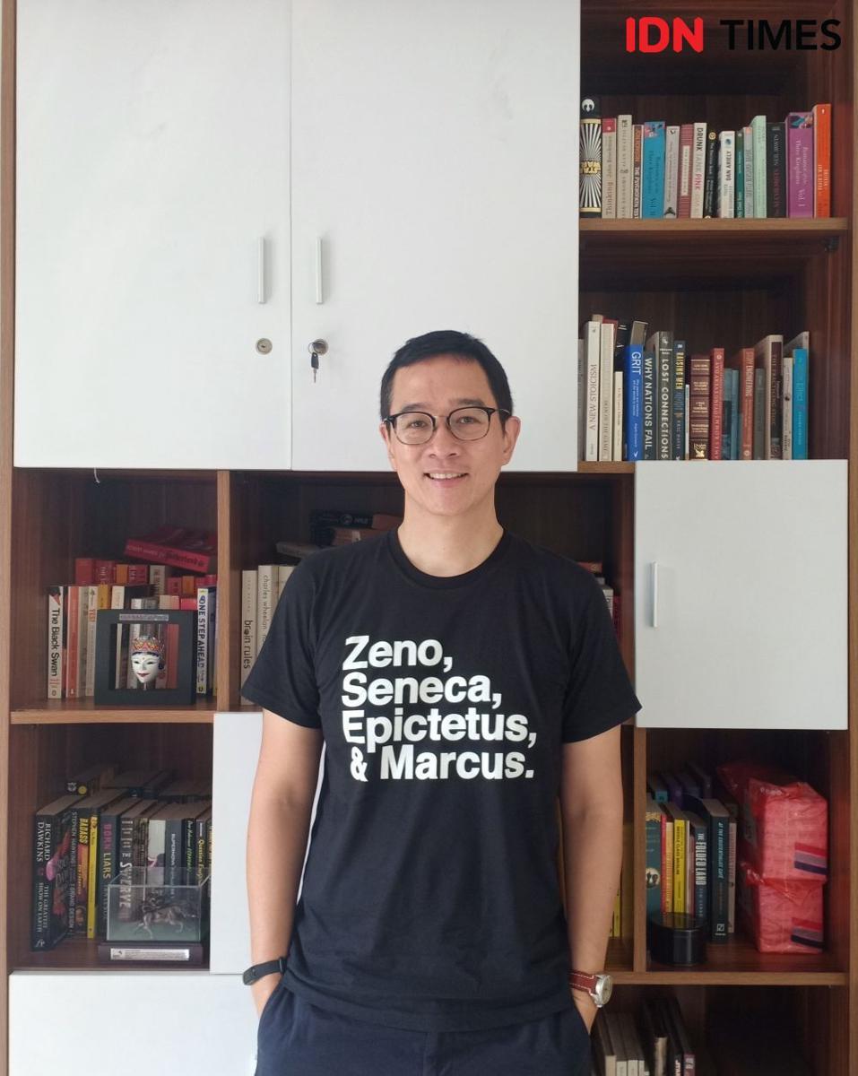 Sukses Filosofi Teras, Ini 5 Tips Menulis dari Henry Manampiring