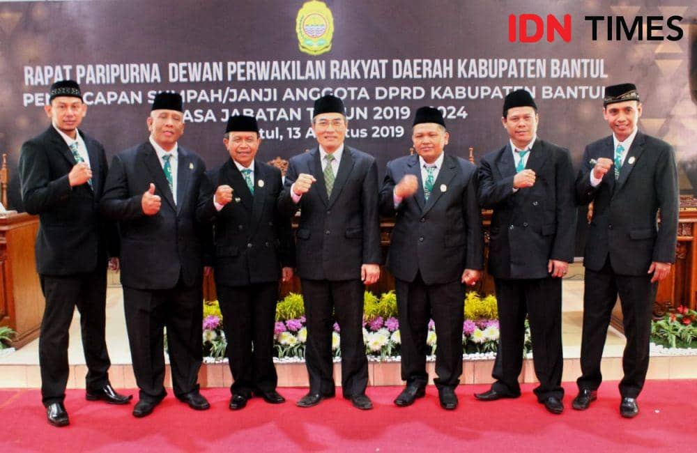 Anggota Fraksi PKB DPRD Bantul bersama Ketua DPC PKB Bantul, Abdul Halim Muslih. IDN Times/Daruwaskita