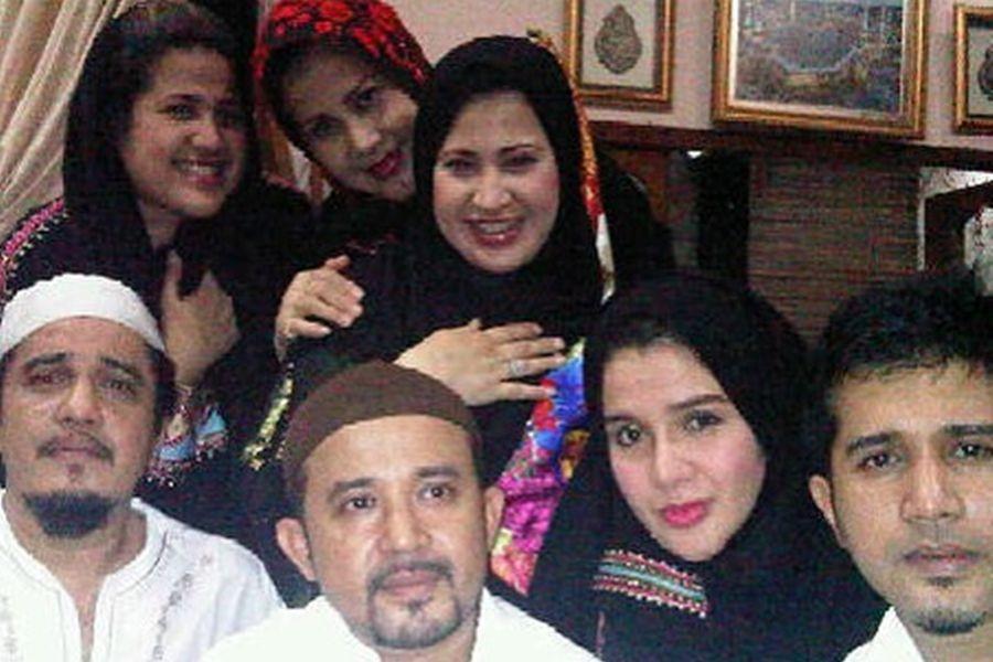 Inspirasi Nama Anak dari Keluarga Elvy Sukaesih, dari Berbagai Bahasa