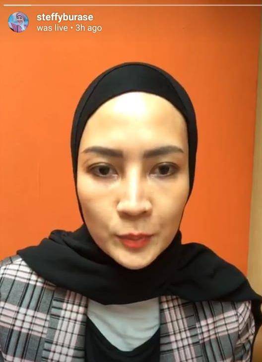 (Steffy Burase ketika melakukan live streaming) www.instagram.com/@steffyburase