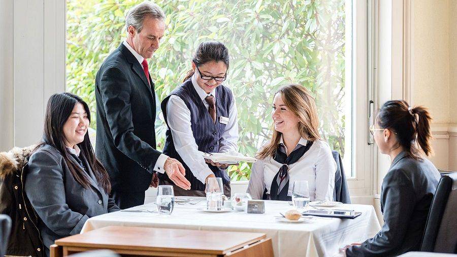 hotelinstitutemontreux.com