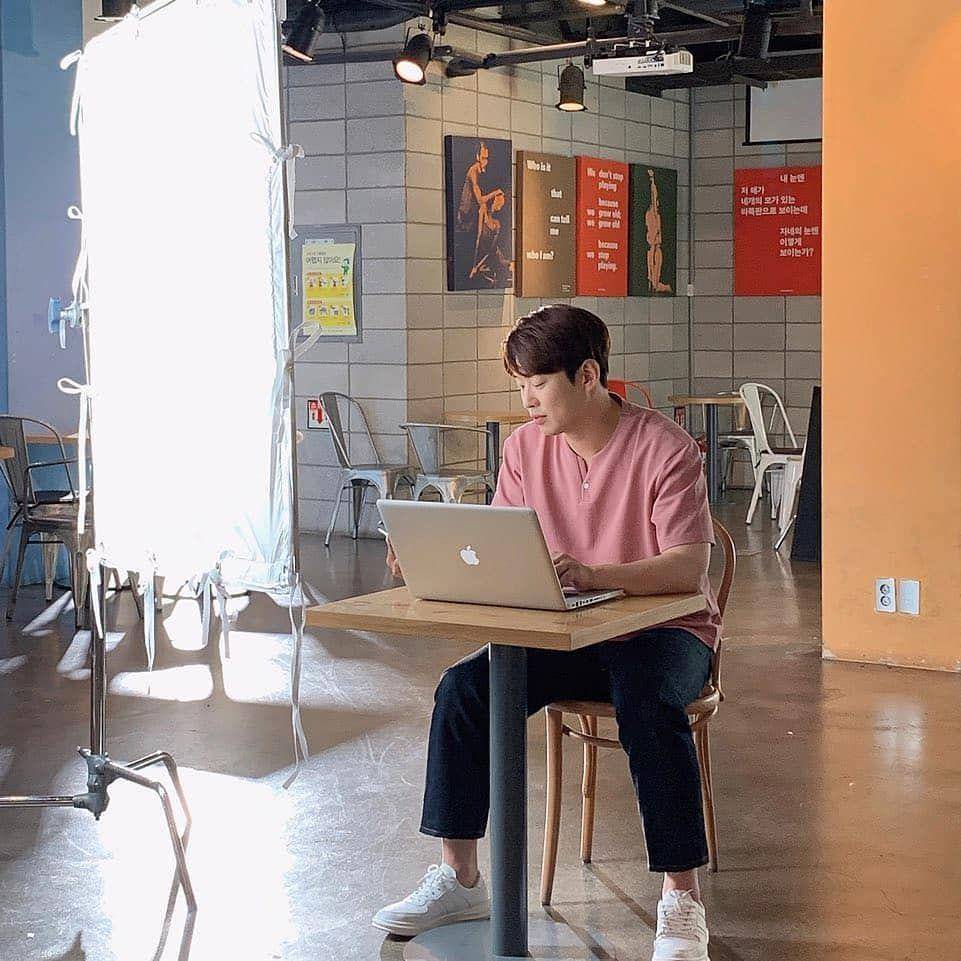 instagram/@aahnjaehong