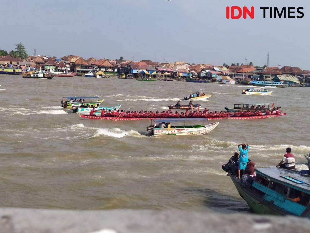 Lomba bidar di Sungai Musi Palembang (IDN Times/Feny Maulia)