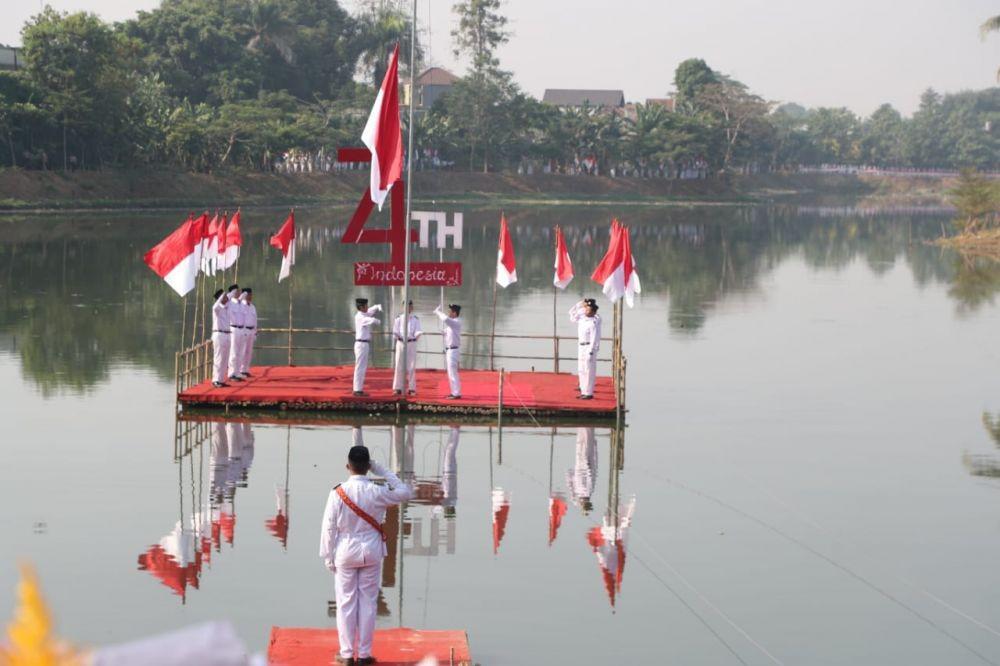 HUT Ke 74 RI, Bendera 2.019 Meter Dikibarkan di Situ Perigi Tangsel