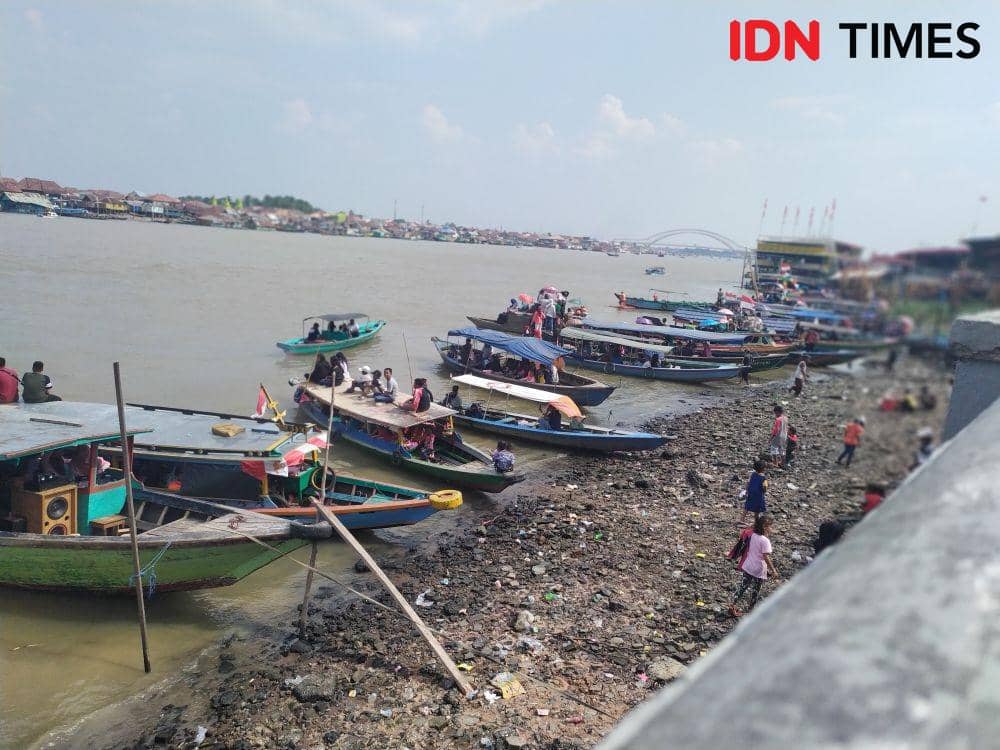 Ilustrasi wisata Sungai Musi Palembang (IDN Times/Feny Maulia Agustin)
