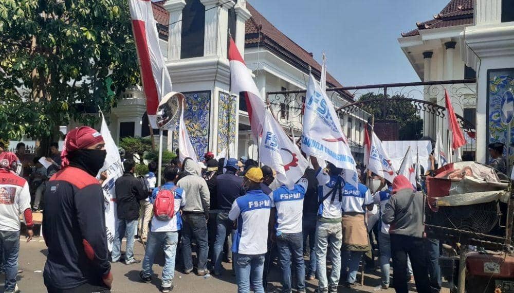 Tagih Janji Perusahaan, Ratusan Pekerja Mengadu ke Pemkab Tuban