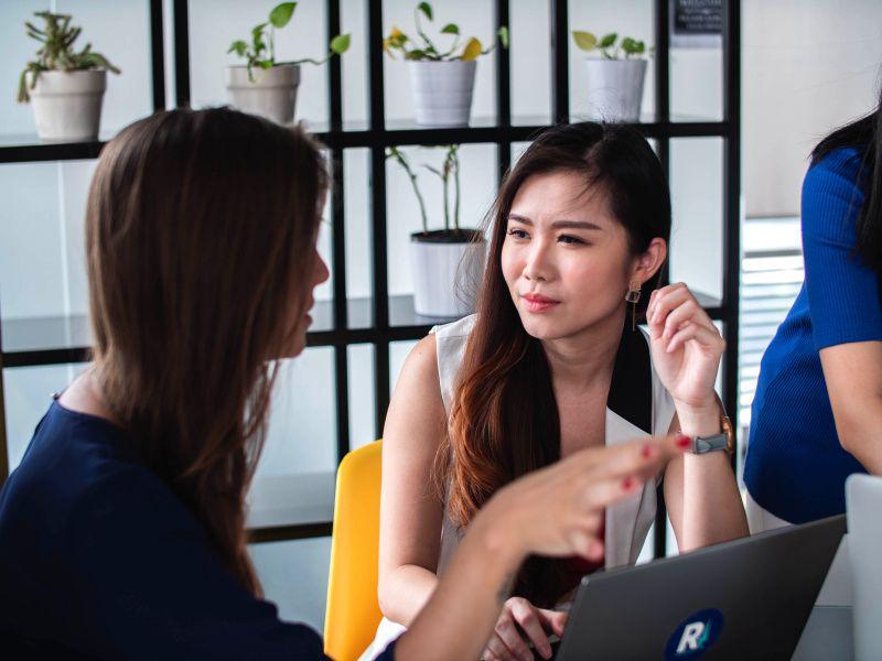 6 Topik Tabu Ini Tidak Boleh Kamu Bicarakan di Kantor, Kenapa?