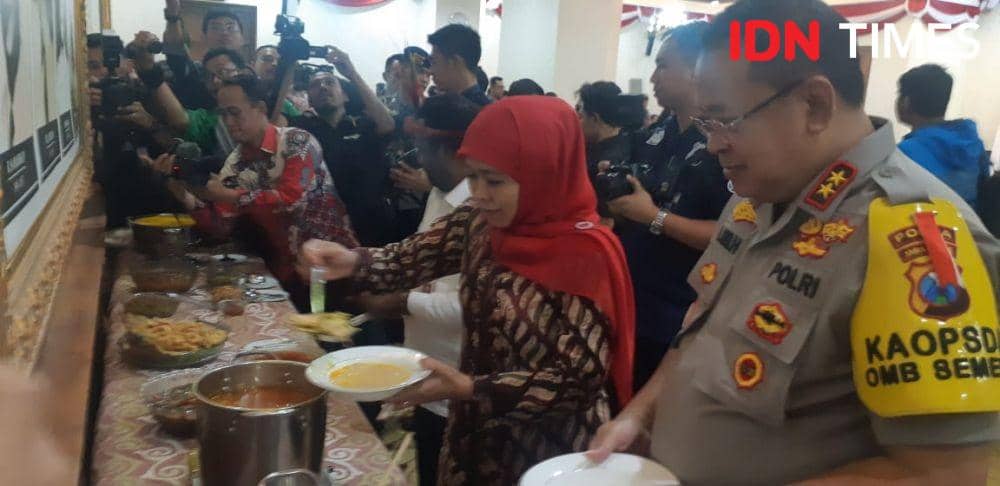Khofifah Dapat Gelar Papua Melalui Diplomasi Papeda