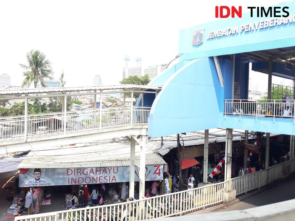 Masih Banyak Pedagang Membuka Lapak di Bawah JPM Tanah Abang