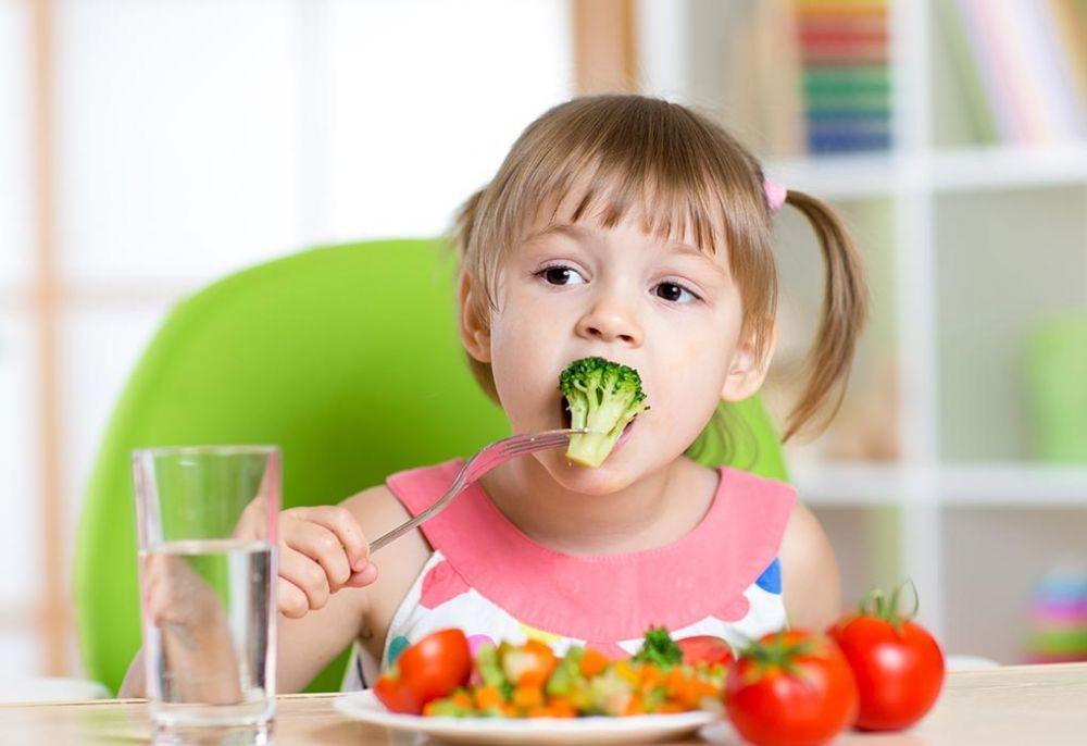 7 Trik Anti Gagal Bikin Anak Lahap Makan Sayur dan Buah
