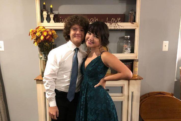 8 Momen Manis Pemeran Dustin 'Stranger Things' Bersama Kekasih
