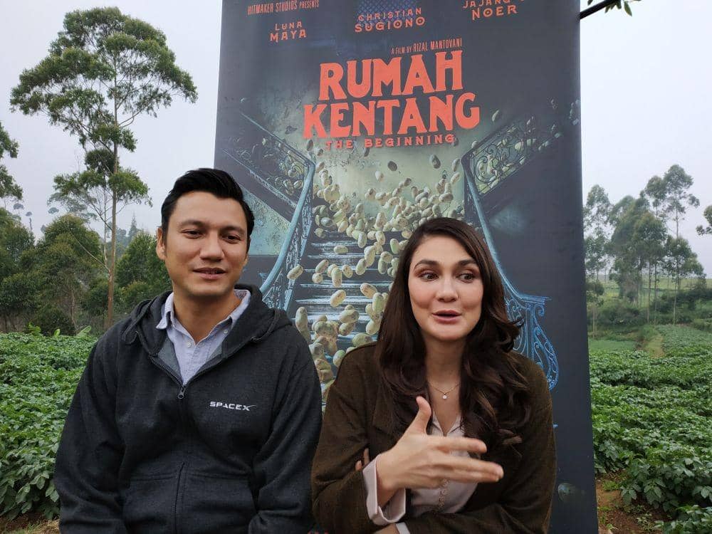 Luna Maya dan Christian Sugiono Naik Heli Saat Syuting Rumah Kentang