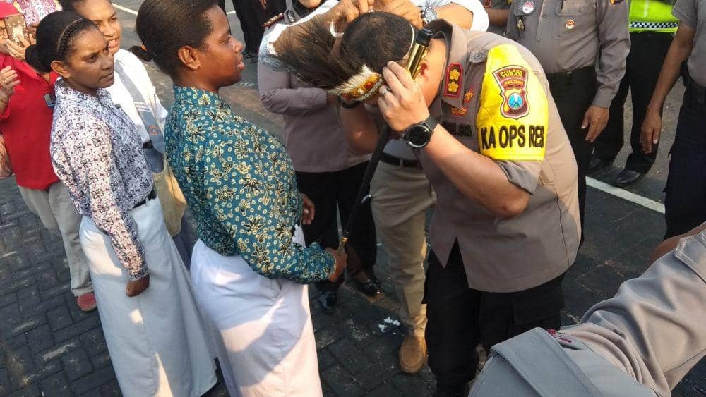 Didapuk Sebagai Bapak Asuh Pelajar Papua, Kapolres: Ini Kebanggaan