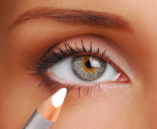 7 Rekomendasi Eyeliner Putih Cetar dari Brand Lokal, Murah Berkualitas