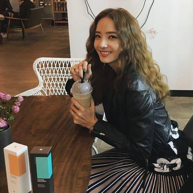 https://www.instagram.com/han_chae_young_/