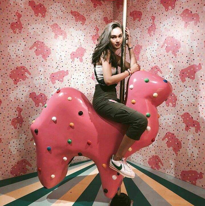 Instagram.com/caitlinhalderman