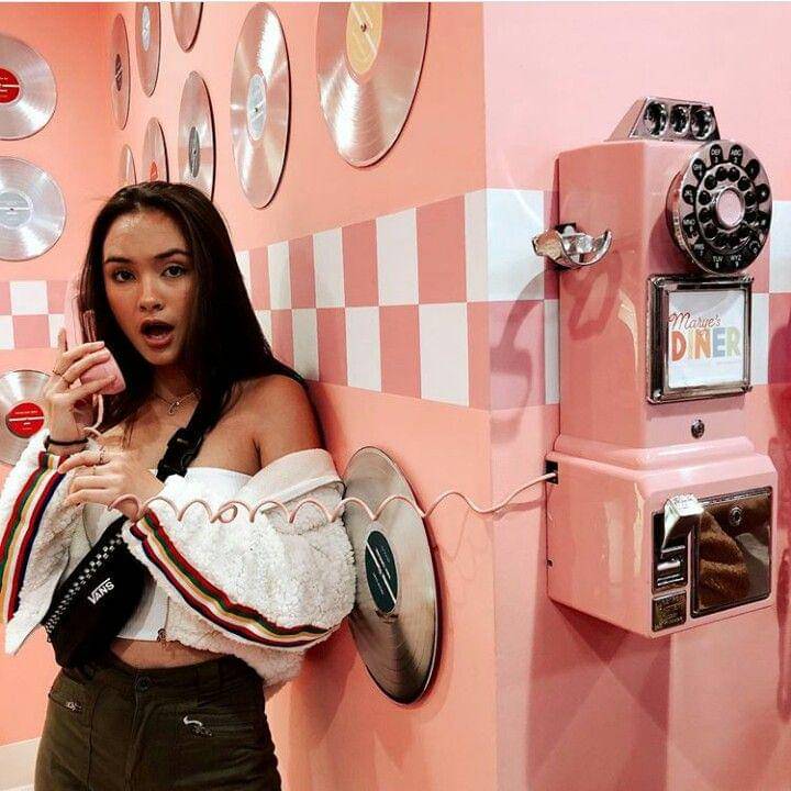 Instagram.com/caitlinhalderman