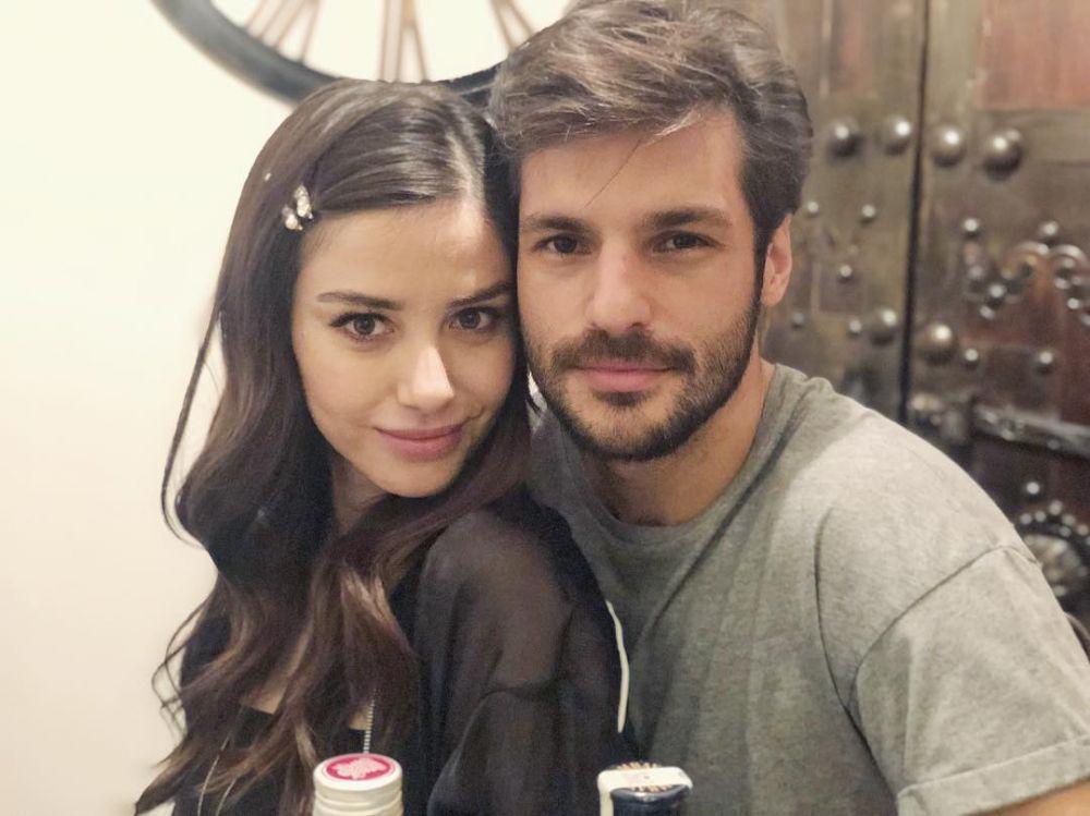 Cinlok di Drama Cinta Musim Cherry, Ini 10 Potret Ozge dan Serkan
