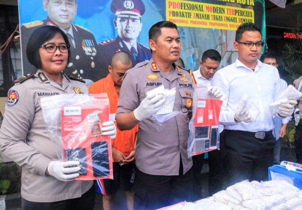 Dua Warga Cemorokandang Malang Ditangkap karena Edarkan Sabu
