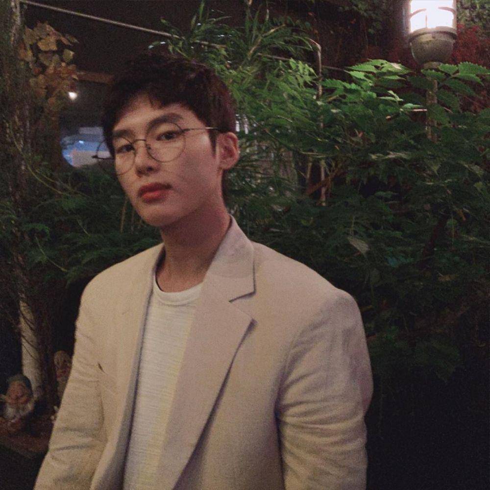 Instagram.com/kim_d.he