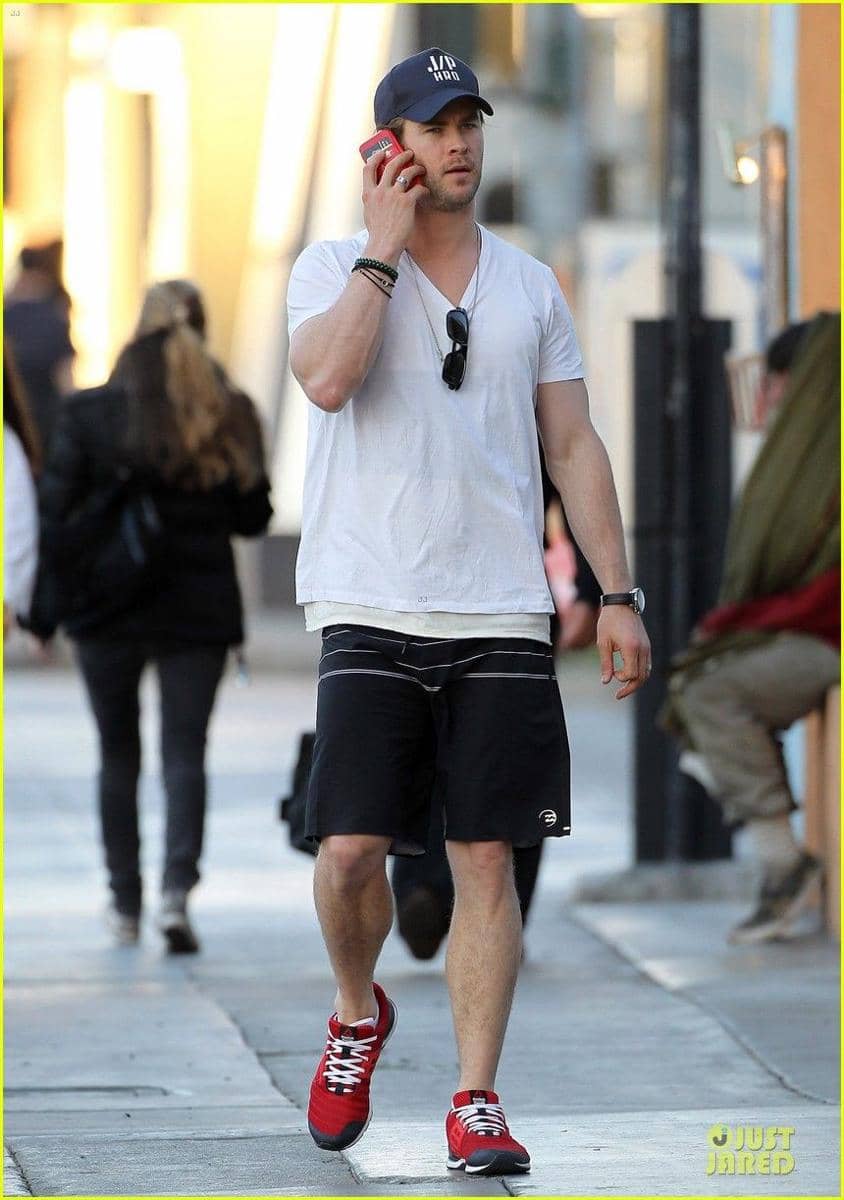 cdn01.cdn.justjared.com