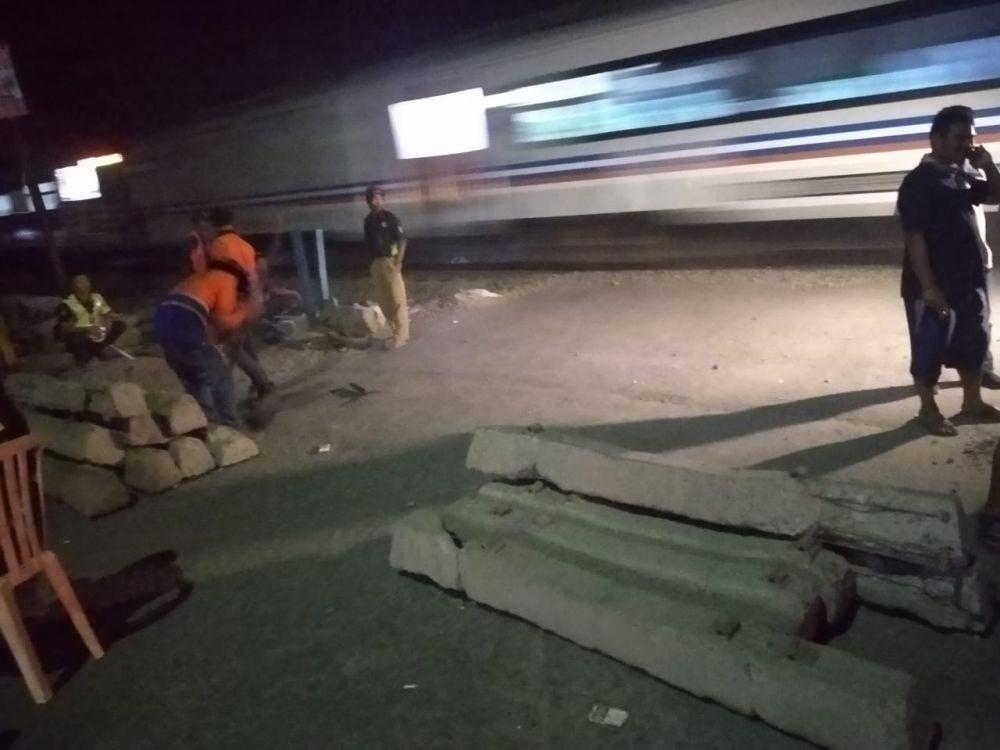 Rawan Laka, PT KAI Ingin Tutup Palang Pintu Kereta Liar di Karawang