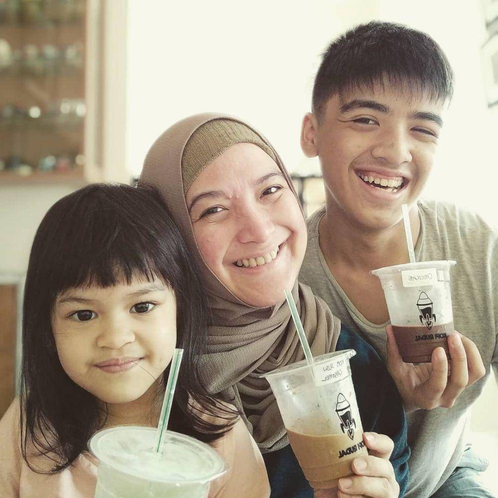 Instagram.com/andharaearly