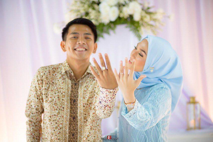 Ini 10 Potret Manis Prosesi Lamaran Antara Angga Putra & Pacarnya