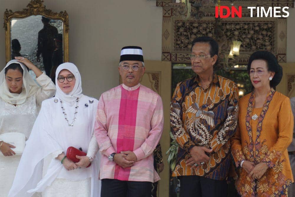 Dua Raja Bertemu di Kraton Yogyakarta, Menikmati Tarian dan Membatik