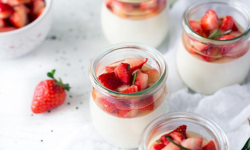 Resep Puding Sutra Topping Buah dan Regal untuk Penyemangat Hari