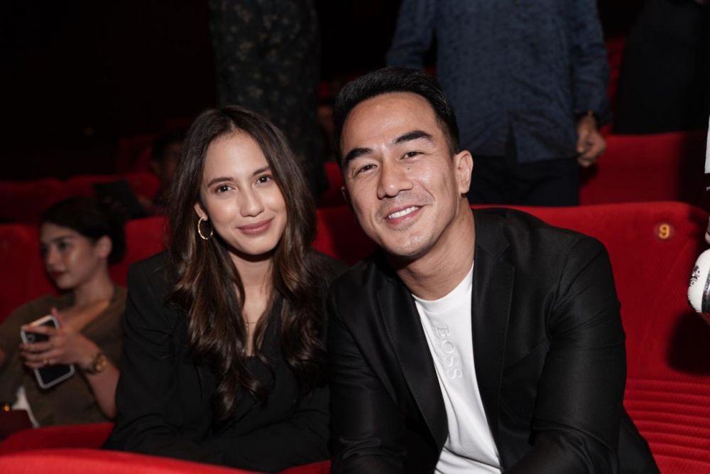 Bertabur Bintang, 10 Potret Mewah Red Carpet Gala Premier Film Gundala