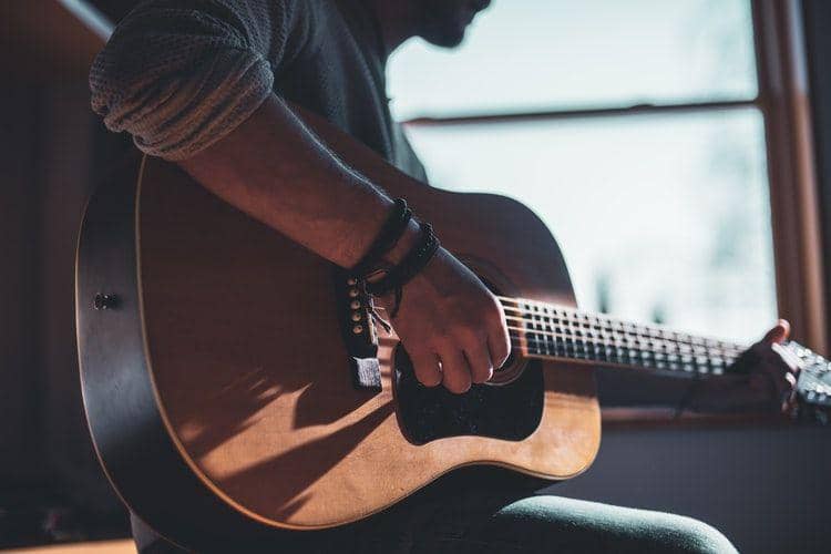 5 Fakta Menarik Seputar Gitar, Alat Musik yang Sudah Turun Temurun