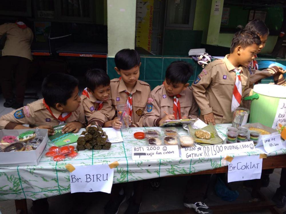 Latih Jiwa Kewirausahaan, Murid SDN Jetisharjo Gelar Bazar Makanan