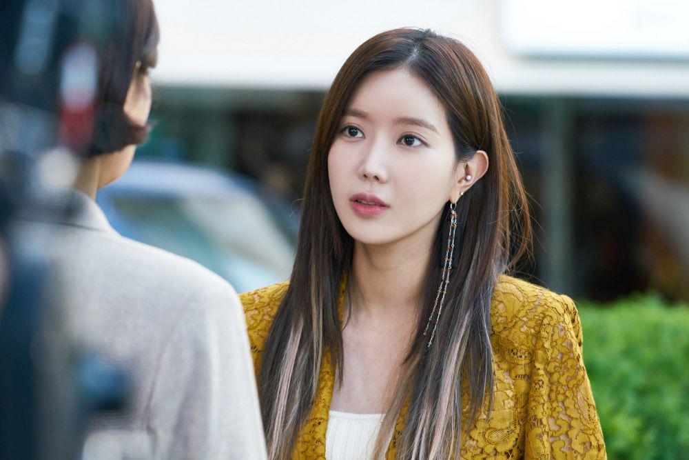 10 Harga Outfit Im Soo Hyang di Drama Graceful Family, Menawan Abis!